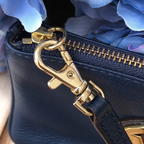 💟 Michael Kors Wristlet Small Shoulder Bag ECU - Picture 5 of 8